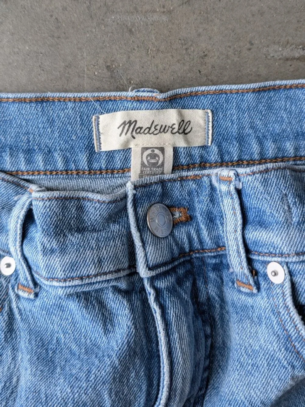 Madewell The Petite '90s Straight Jean in Rondell Wash: Crease Edition size 28P